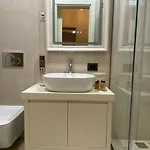 Le 5* Τίρανα