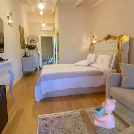 Le Hotel